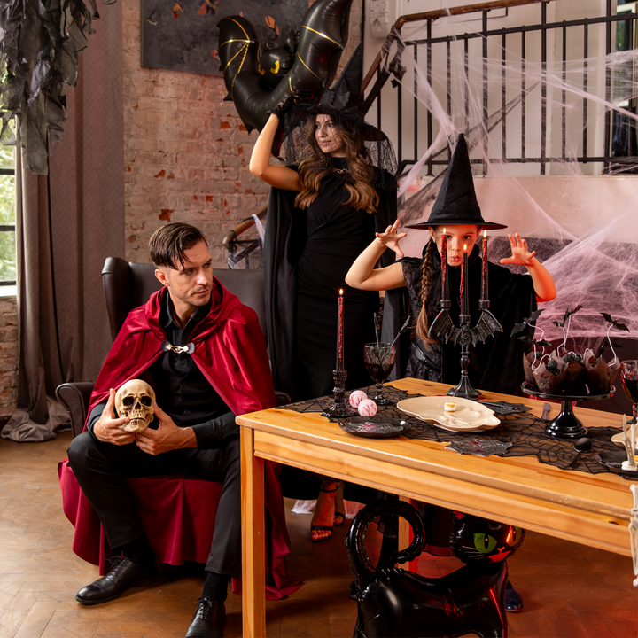 Kapelusz czarownicy z koronką i ozdobną różą czarny 40x33 cm