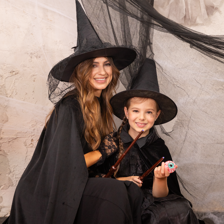 Kapelusz czarownicy z koronką i ozdobną różą czarny 40x33 cm