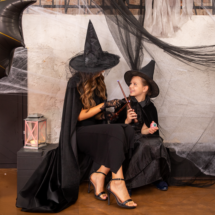 Kapelusz czarownicy z koronką i ozdobną różą czarny 40x33 cm