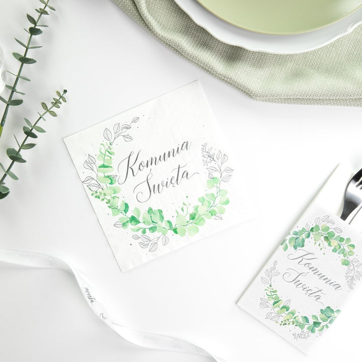 Serwetka i kieszonka na sztućce z kolekcji Eukaliptus srebrny na stole komunijnym