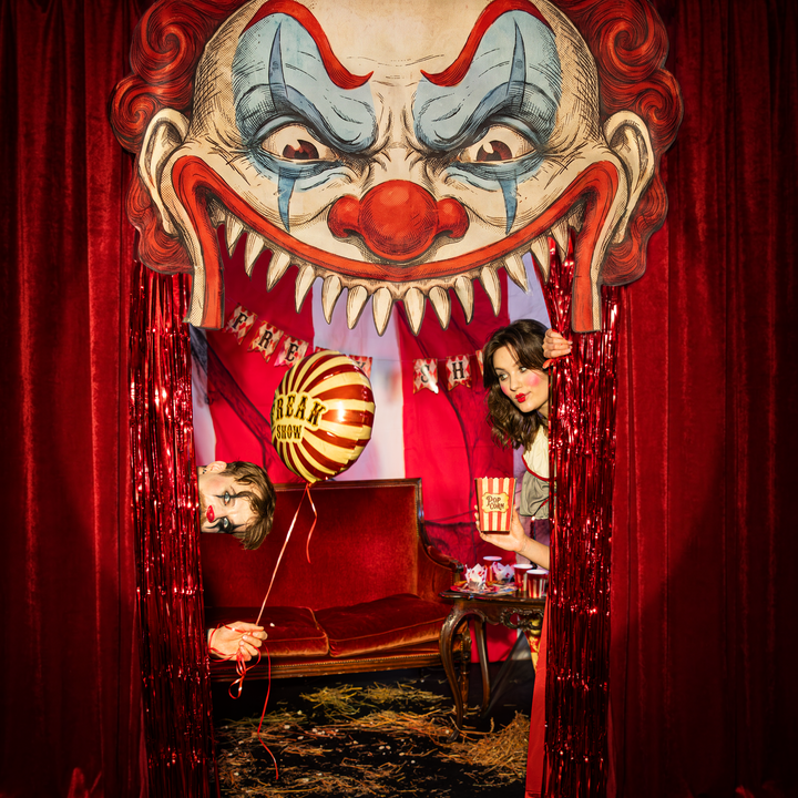 Décoration de porte « Halloween Freak Show » 89 x 145 cm