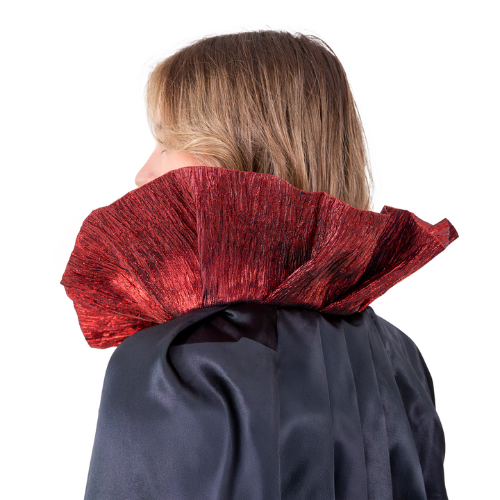 Peleryna satynowa z ozdobnym kołnierzem czarna 120 cm