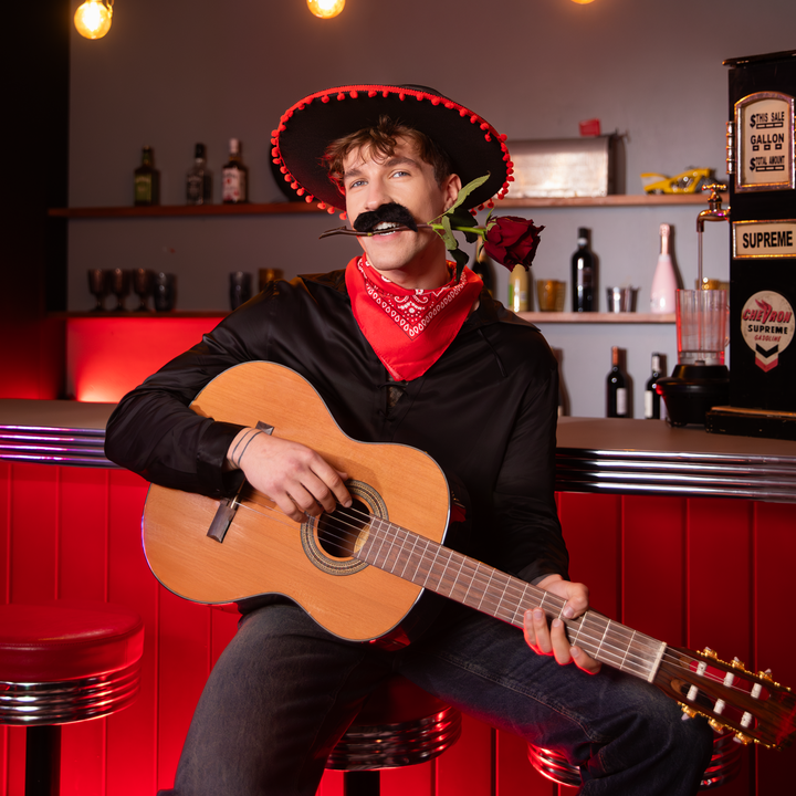 Kapelusz meksykański z pomponikami czarny