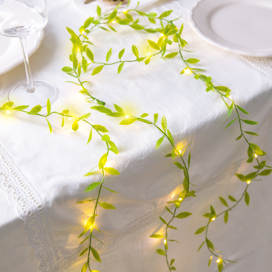 LED garland, green plastic leaves, 300cm