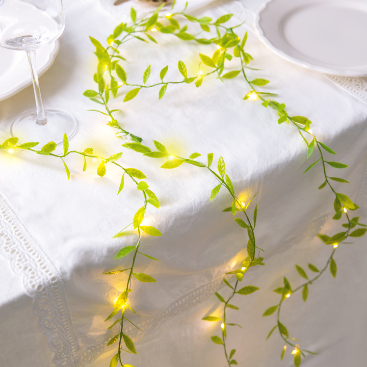 LED garland, green plastic leaves, 300cm