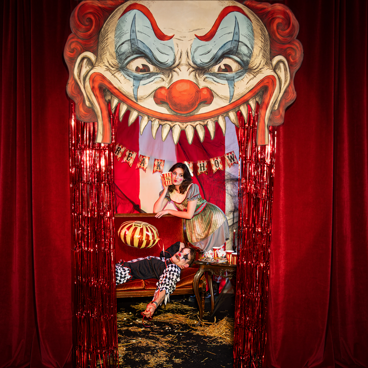 Décoration de porte « Halloween Freak Show » 89 x 145 cm