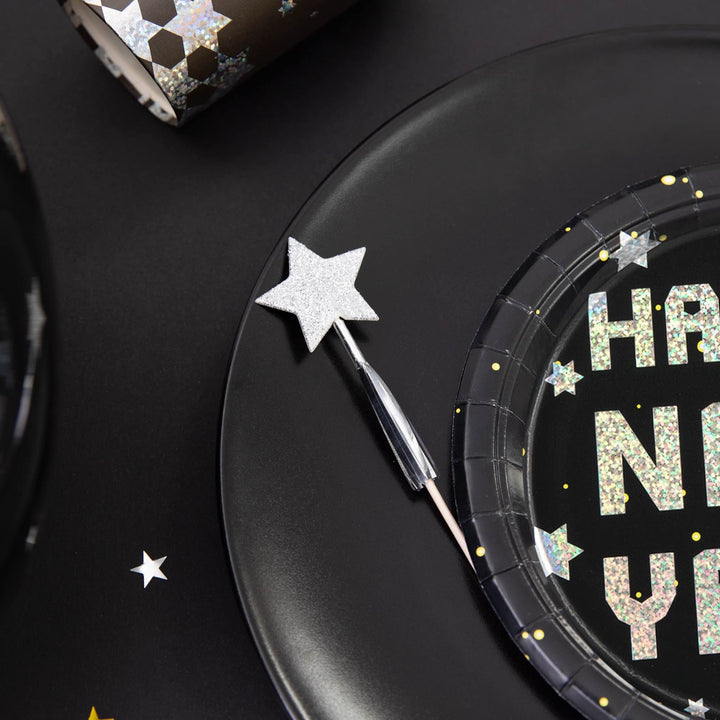 Talerzyk papierowy Happy New Year czarno-srebrny 7cali 6szt.