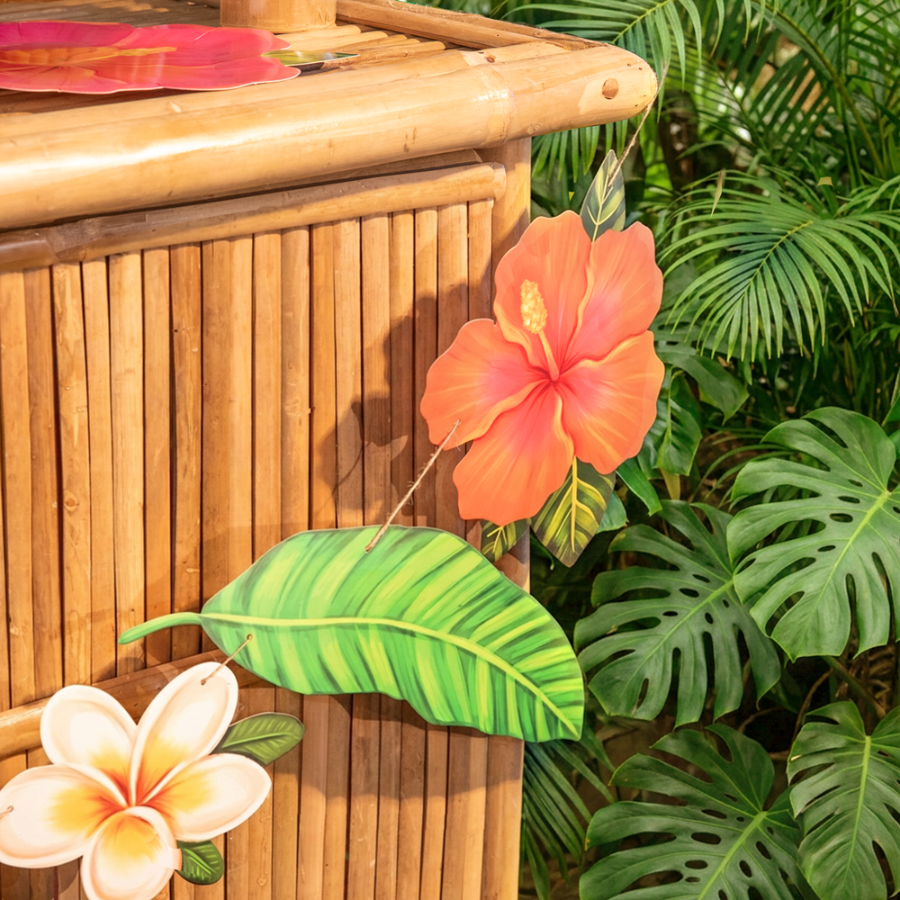 giralnda z papierowych kwiatów hawajskich i liści bananowca