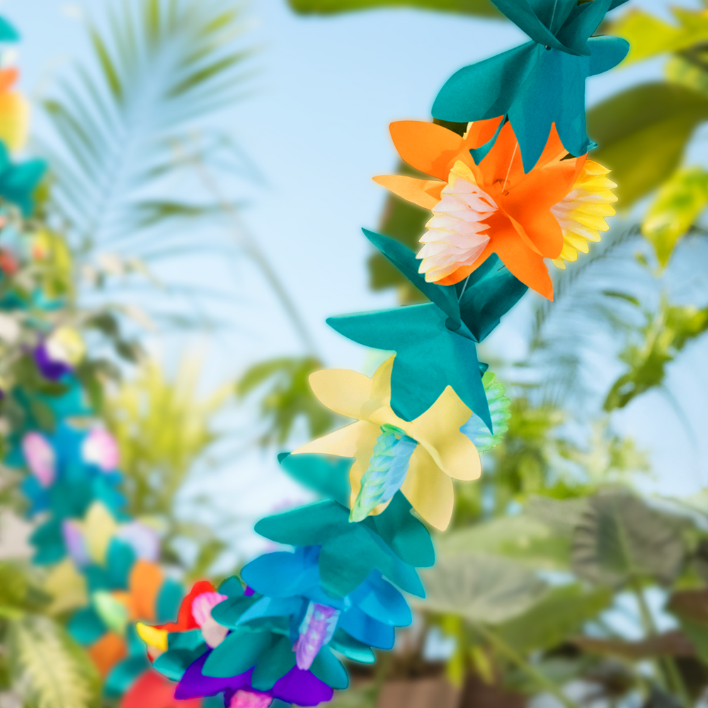 papierowa, kolorowa girlanda z motywem egzotycznych kwiatów