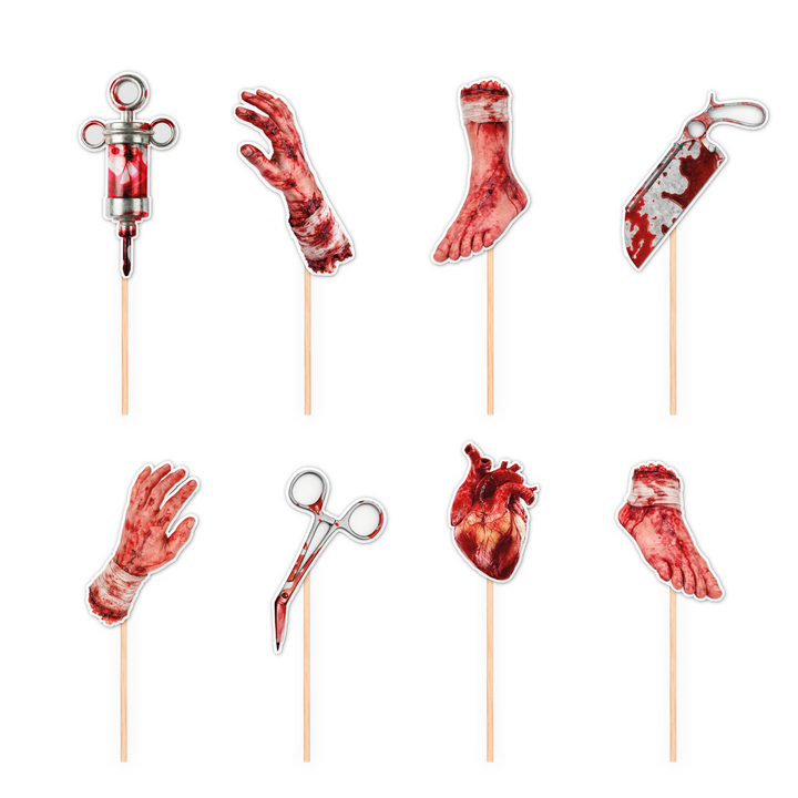 Toppery papierowe z motywem strzykawki, tasaka, nożyczek chirurgicznych, zakrwawionych dłoni i stóp oraz serca z kolekcji bloody na halloween