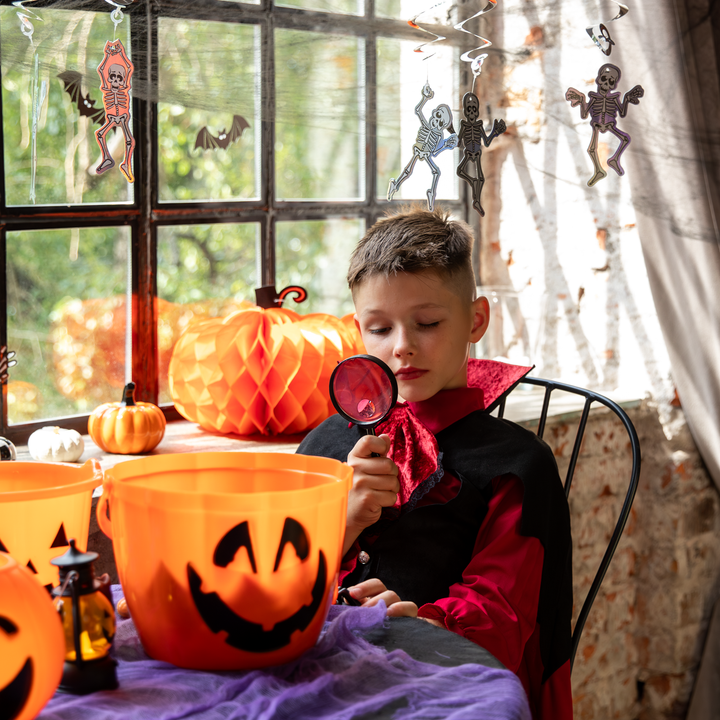 Halloween koszyk na cukierki z podświetlaną rączką