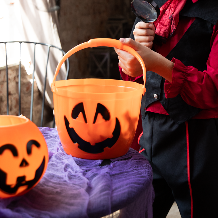 Halloween koszyk na cukierki z podświetlaną rączką