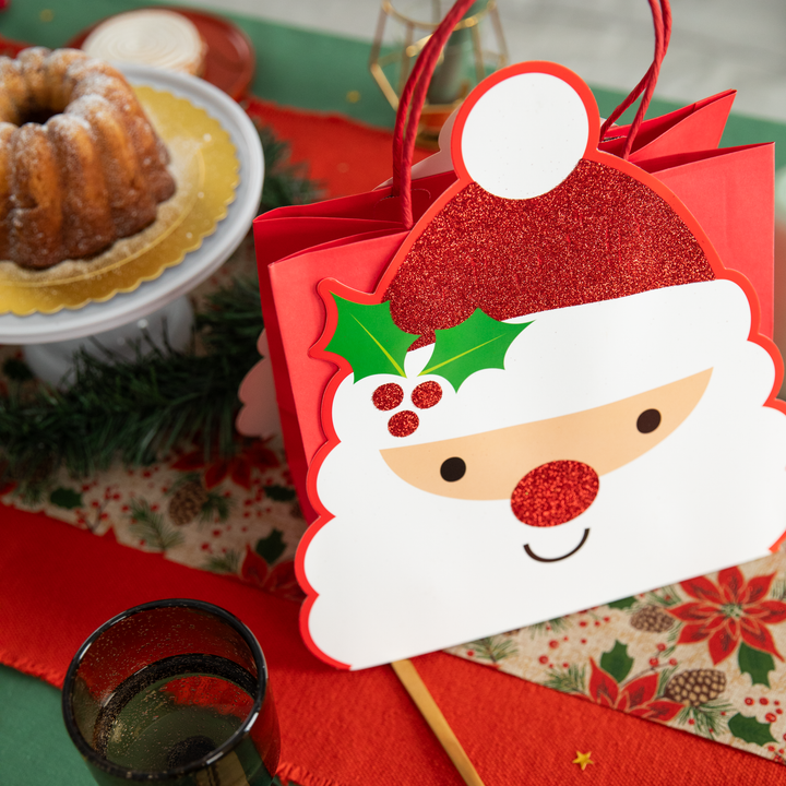 Geschenktüten „Weihnachtshelden“, 12 Stück, gemischt