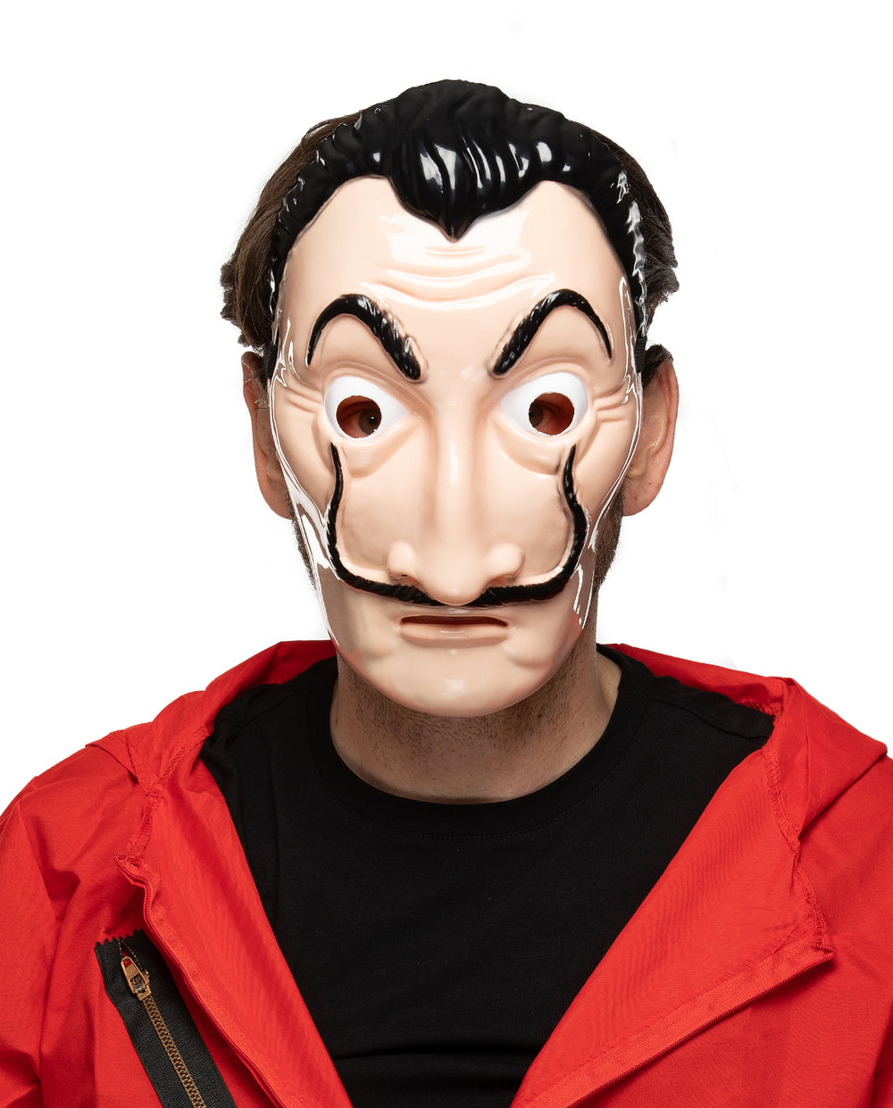 Mężczyzna w masce Salvador w czerwonej kurtce