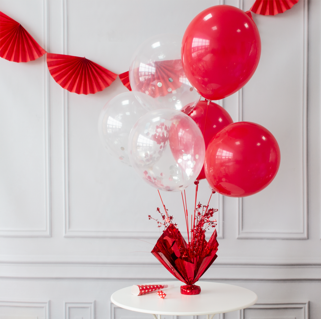 Ciężarek do balonów czerwony z patykami na balony
