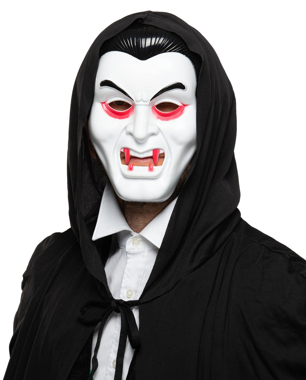 Człowiek w przebraniu Drakuli z maską wampira na twarzy