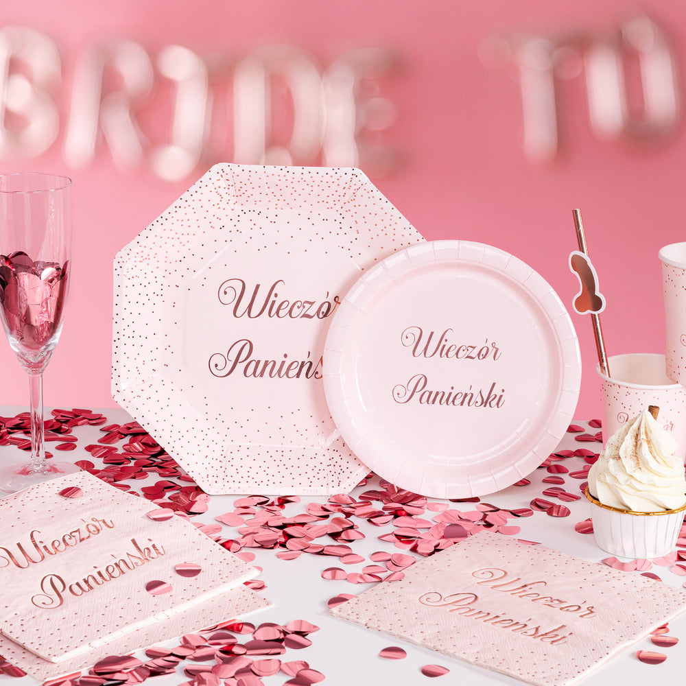Talerzyki i serwetki z napisem Wieczór Panieński - zdjęcie kompozycyjne