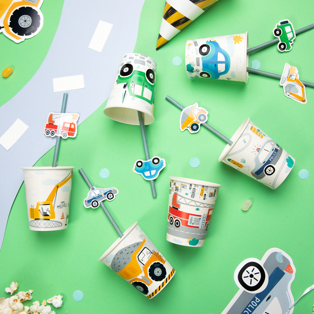 Kubeczki i słomki z kolekcji Auta