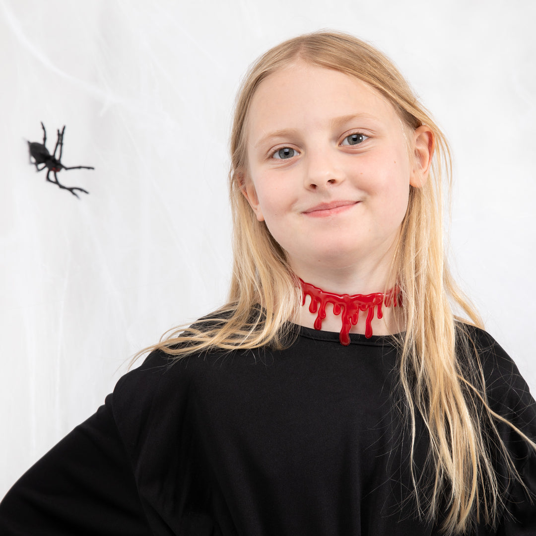 Naszyjnik imitacja krwi Halloween kompozycja