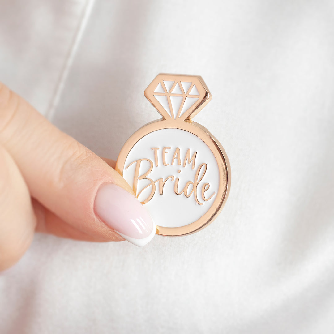 Pin emaliowany Team Bride rose gold