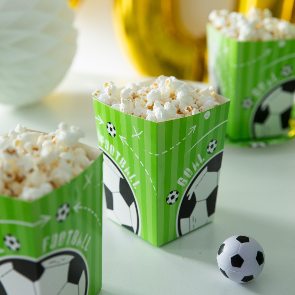 Zdjęcie trzech pudełek wypełnionych popcornem z kolekcji Football.