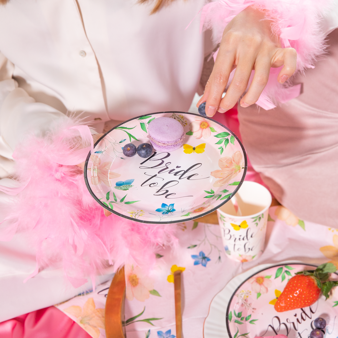 Talerzyki papierowe Bride to be Kwiaty 7cali 6szt.