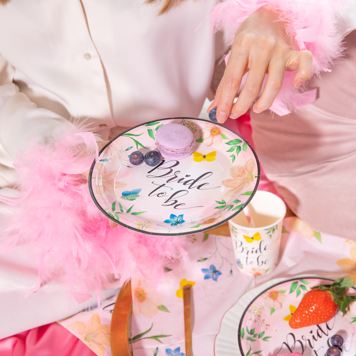 Talerzyki papierowe Bride to be Kwiaty 7cali 6szt.