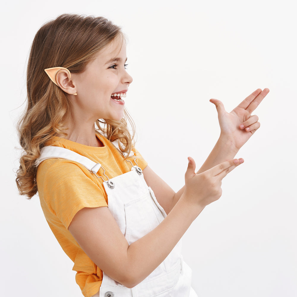 Roześmiana dziewczynka z Uchem Elfa